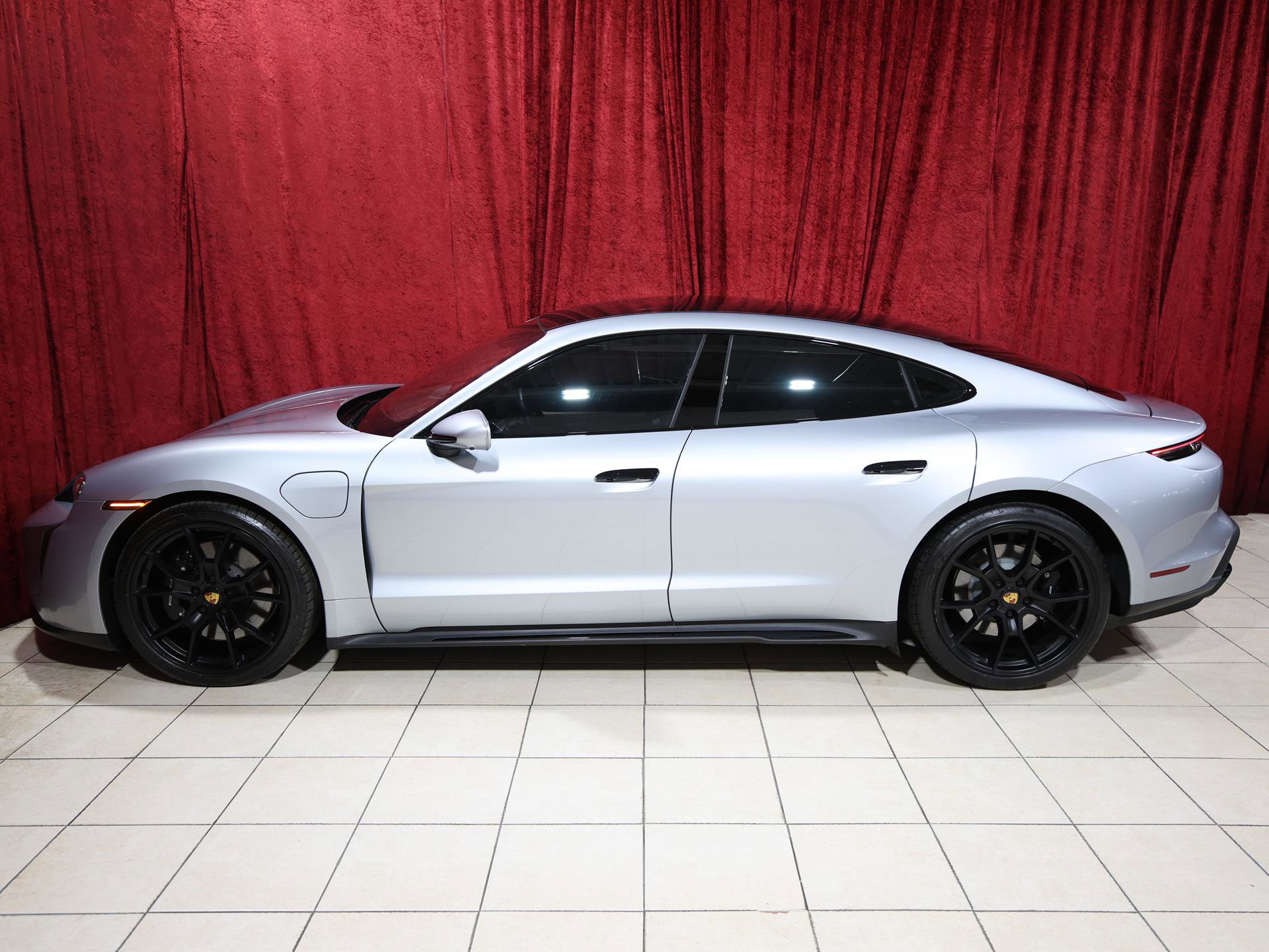 Used 2023 Porsche Taycan GTS image 4