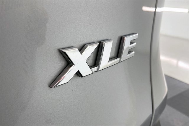 Used 2022 Toyota RAV4 XLE image 7