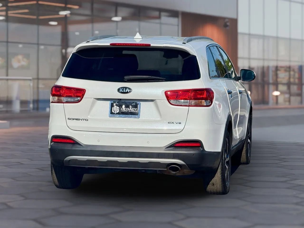 Used 2016 Kia Sorento EX image 3