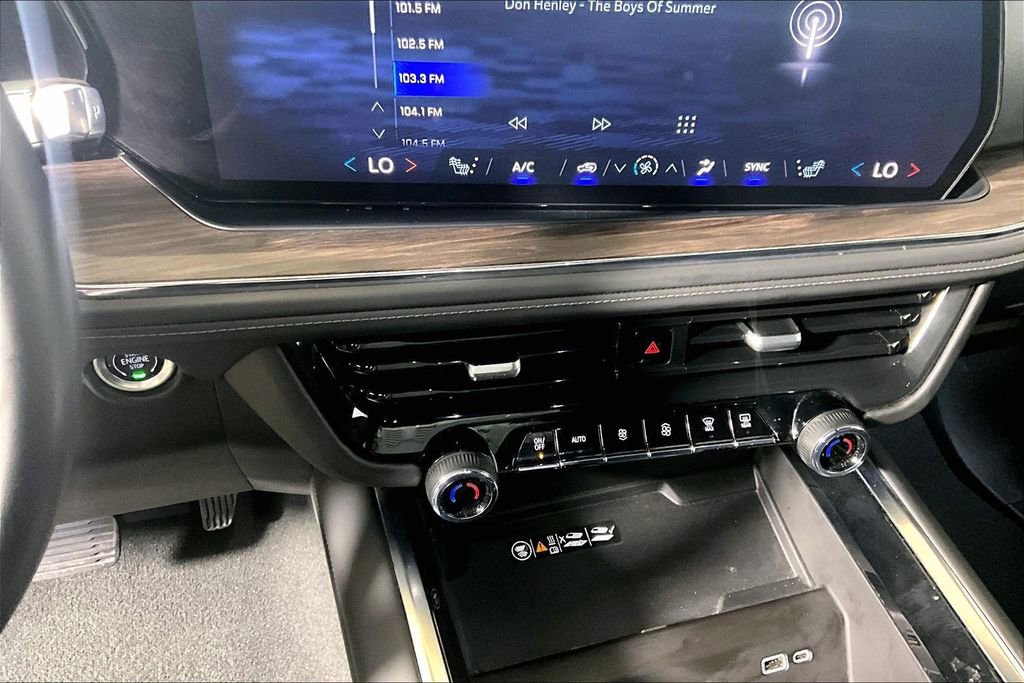 Used 2025 Chevrolet Suburban Z71 image 25