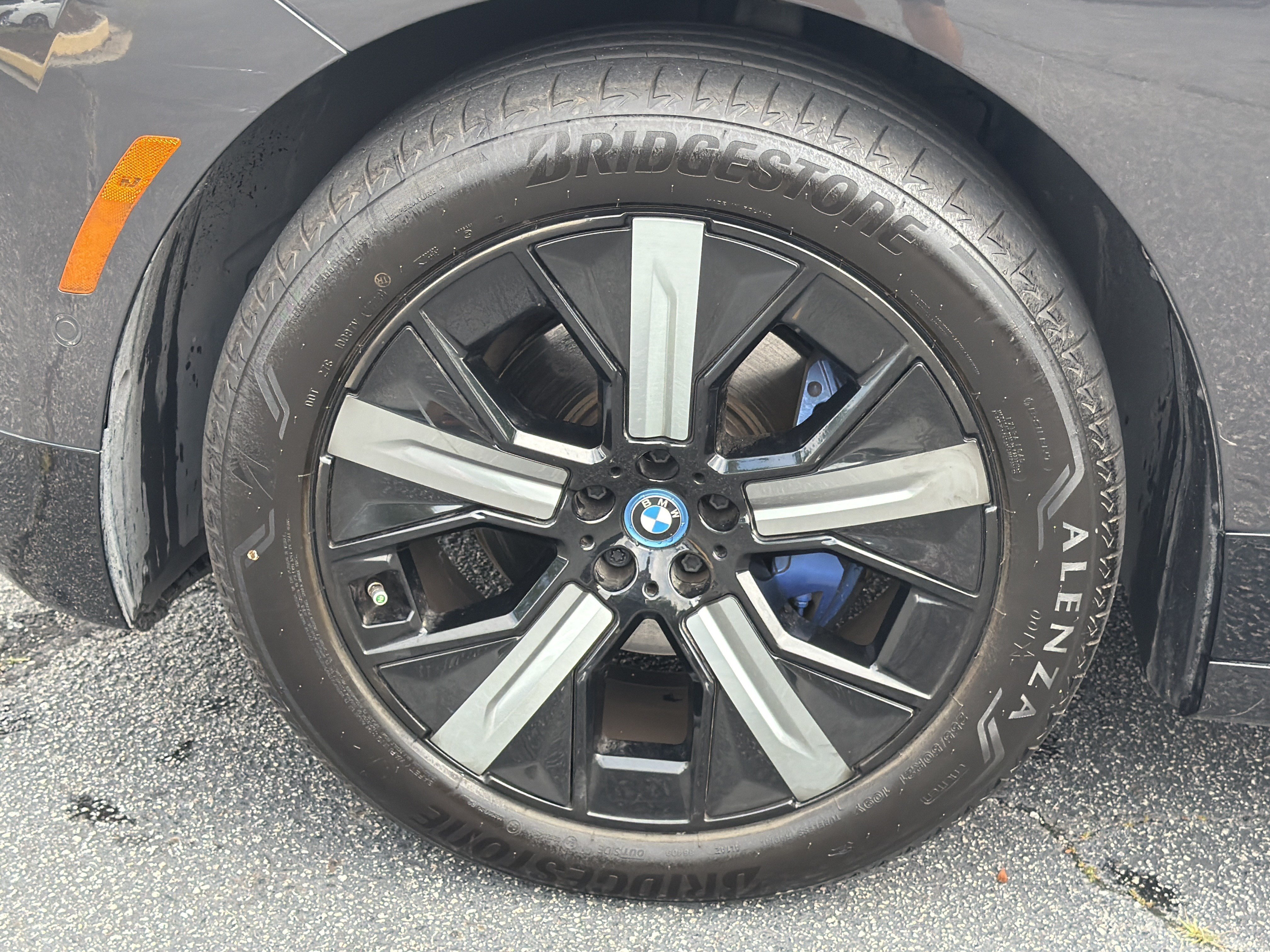 Certified 2024 BMW iX xDrive50 w/ Premium Package AWD/4WD image 25