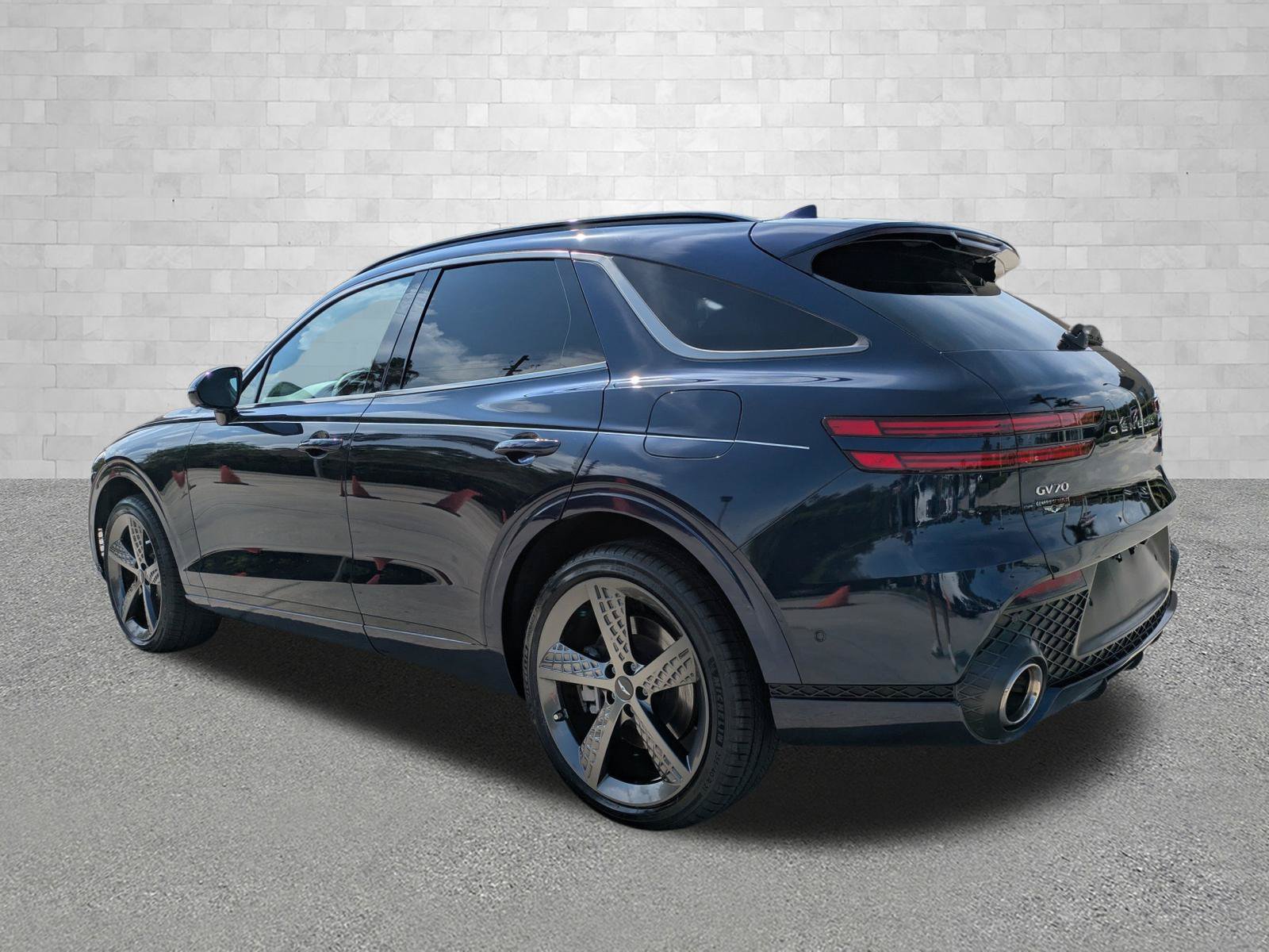 Certified 2022 Genesis GV70 3.5T Sport w/ Sport Prestige Package AWD/4WD image 4