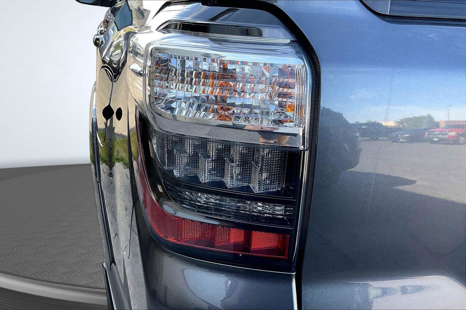 Used 2023 Toyota 4Runner Limited AWD/4WD image 28