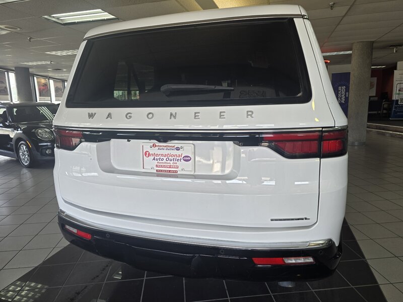 Used 2023 Jeep Wagoneer L Series III RWD image 5