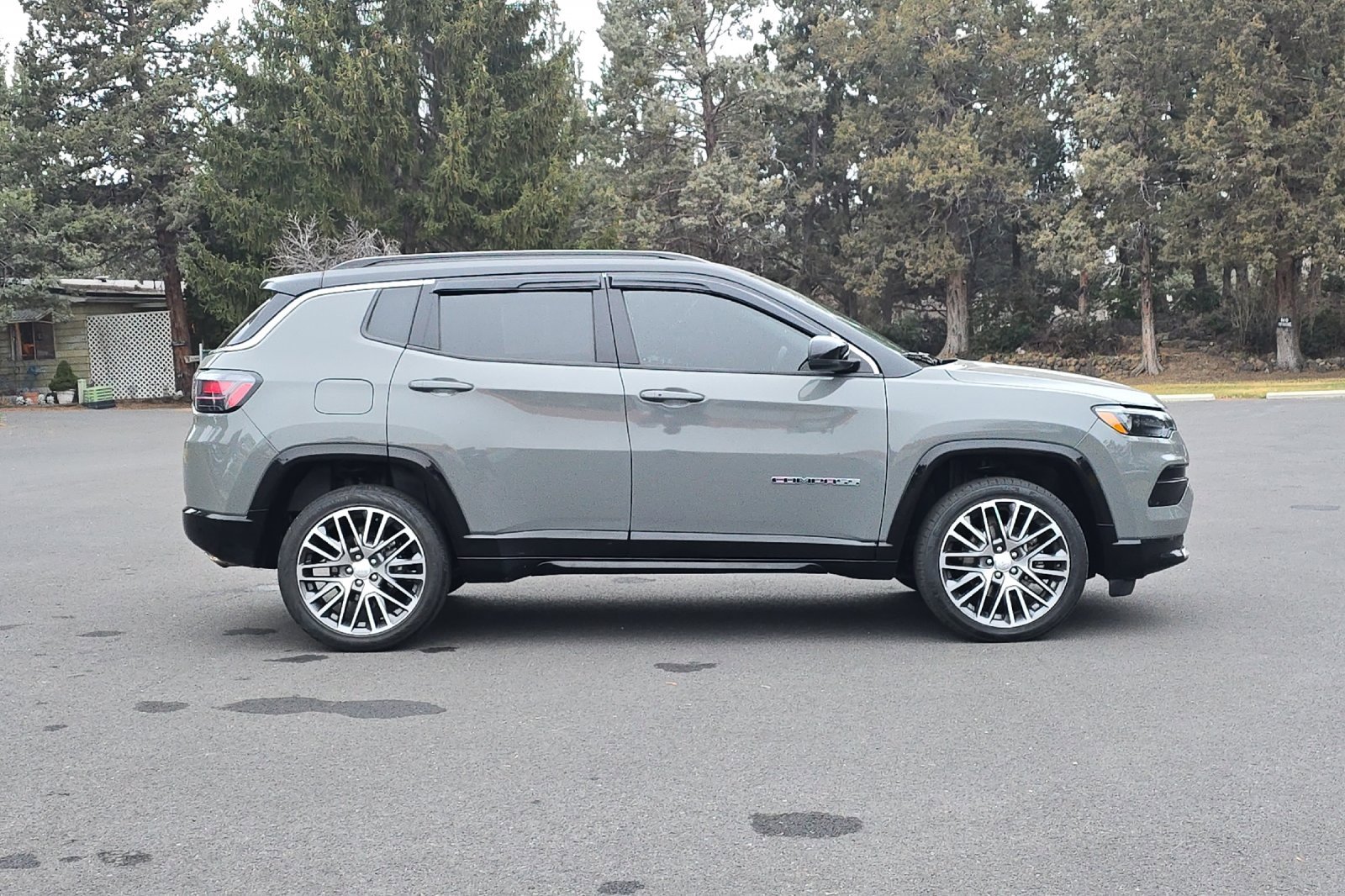 Used 2022 Jeep Compass Limited w/ Elite Group image 3