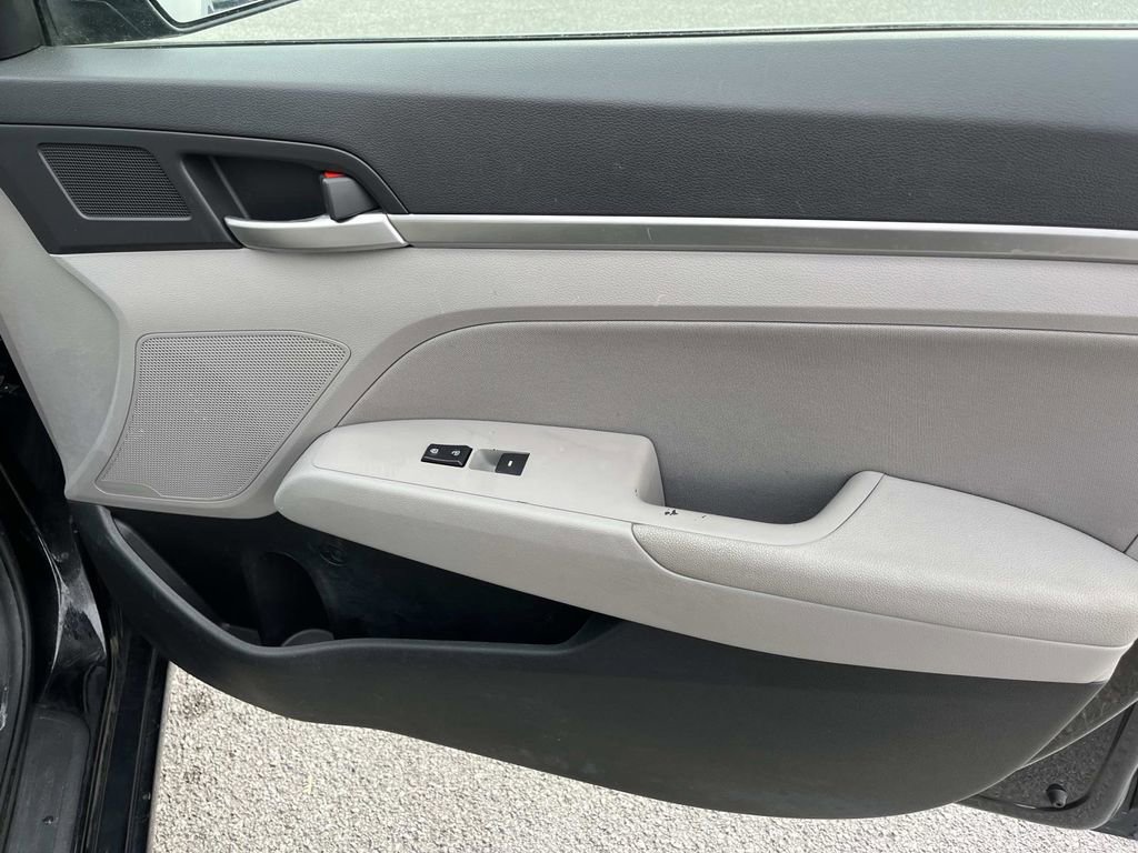 Used 2020 Hyundai Elantra SEL image 17