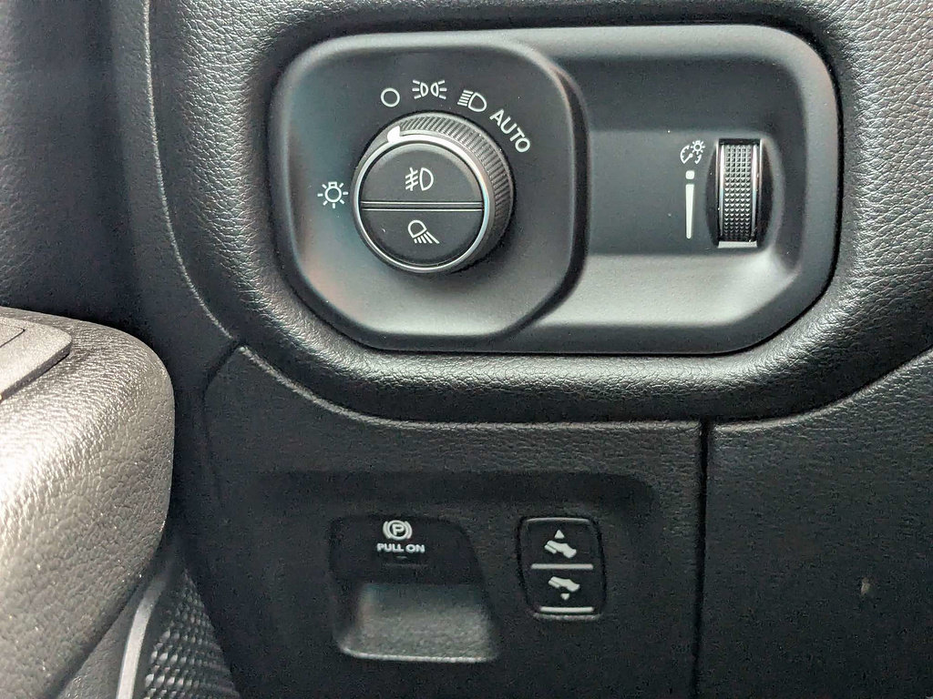 Used 2023 RAM 1500 Big Horn AWD/4WD image 24