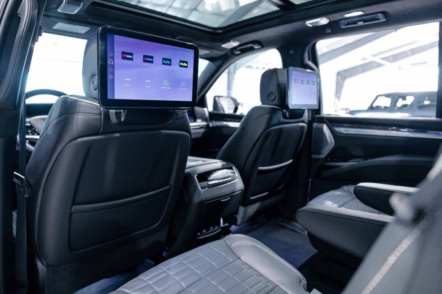 Used 2025 Cadillac Escalade Sport Platinum w/ LPO, ONYX Package image 28