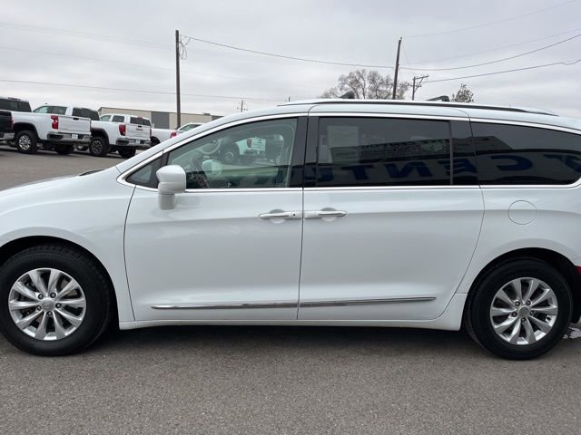 Used 2018 Chrysler Pacifica Touring-L w/ Premium Audio Group image 7