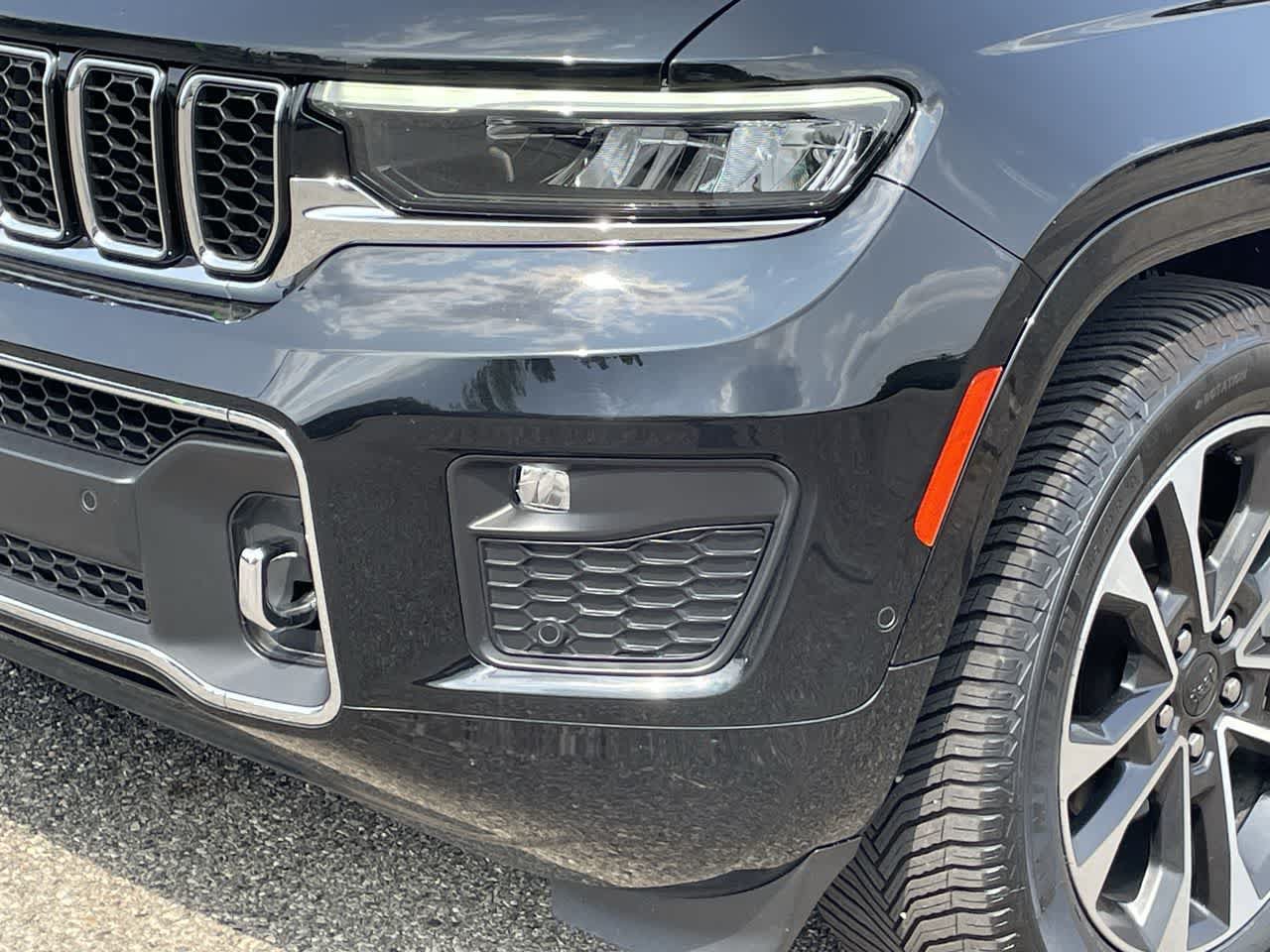 Used 2022 Jeep Grand Cherokee Overland AWD/4WD image 40