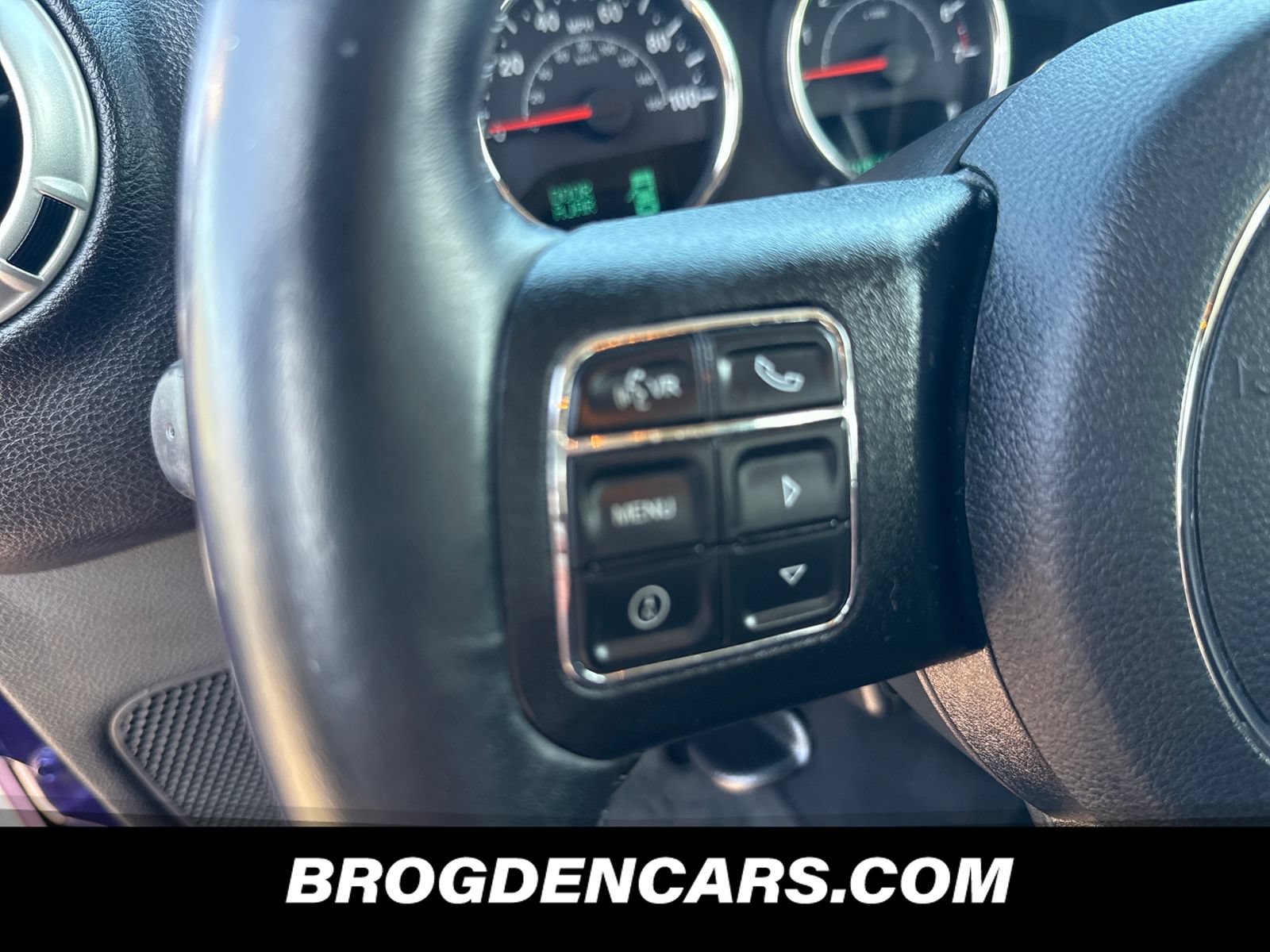 Used 2017 Jeep Wrangler Sahara w/ Connectivity Group AWD/4WD image 5
