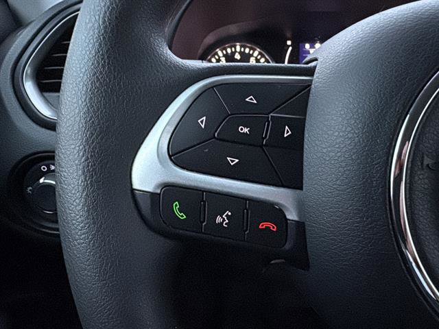 Used 2023 Jeep Renegade Latitude AWD/4WD image 15