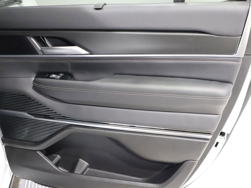 New 2026 Jeep Grand Wagoneer L Summit image 17