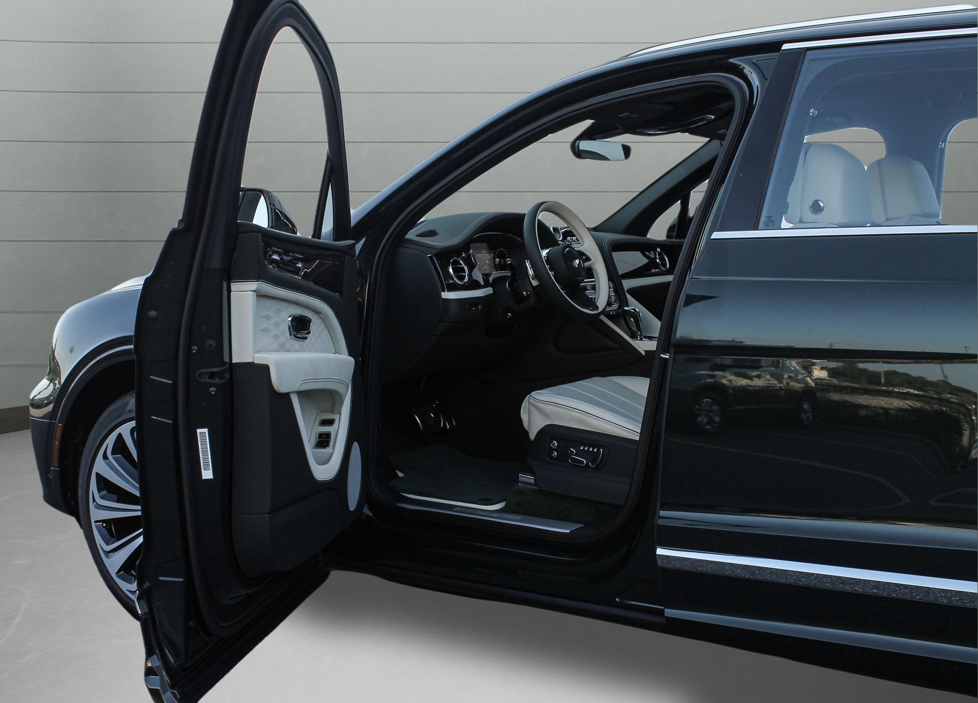 Certified 2024 Bentley Bentayga Extended Wheelbase AWD/4WD image 14