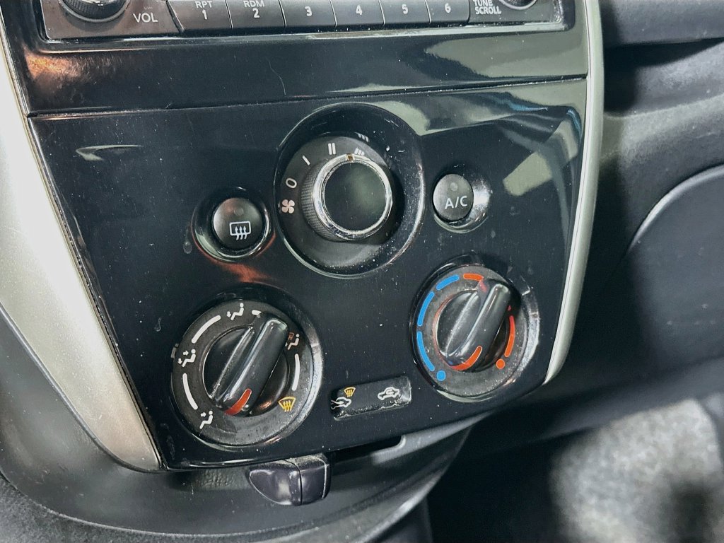 Used 2015 Nissan Versa Note SR w/ SR Convenience Package FWD image 20