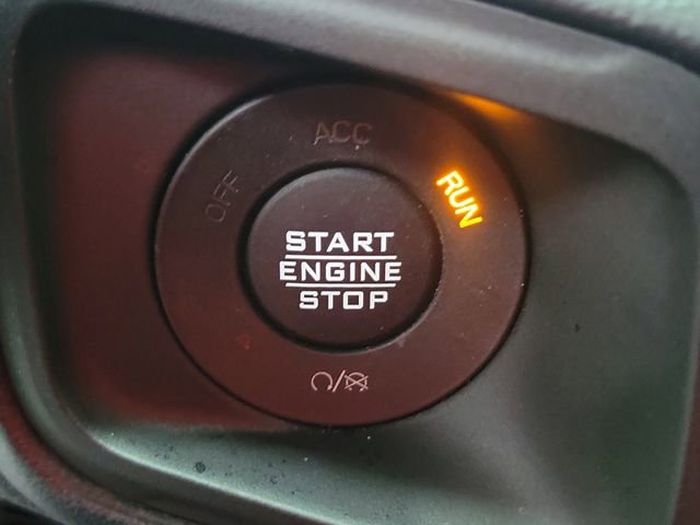 Used 2025 Jeep Gladiator Sport image 27