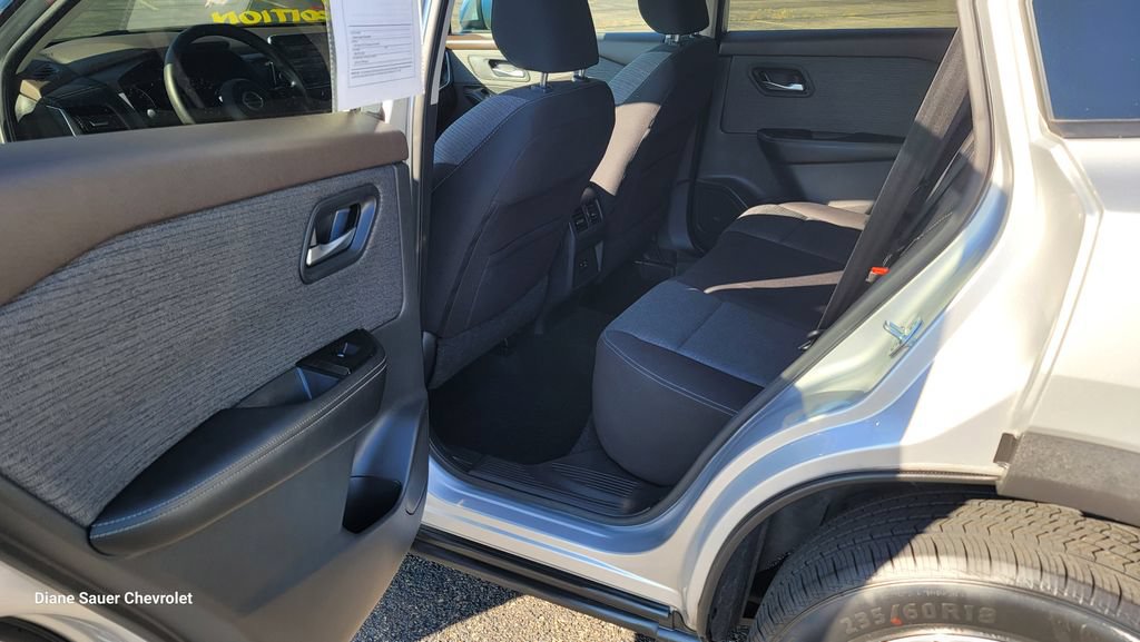 Used 2021 Nissan Rogue SV FWD image 25