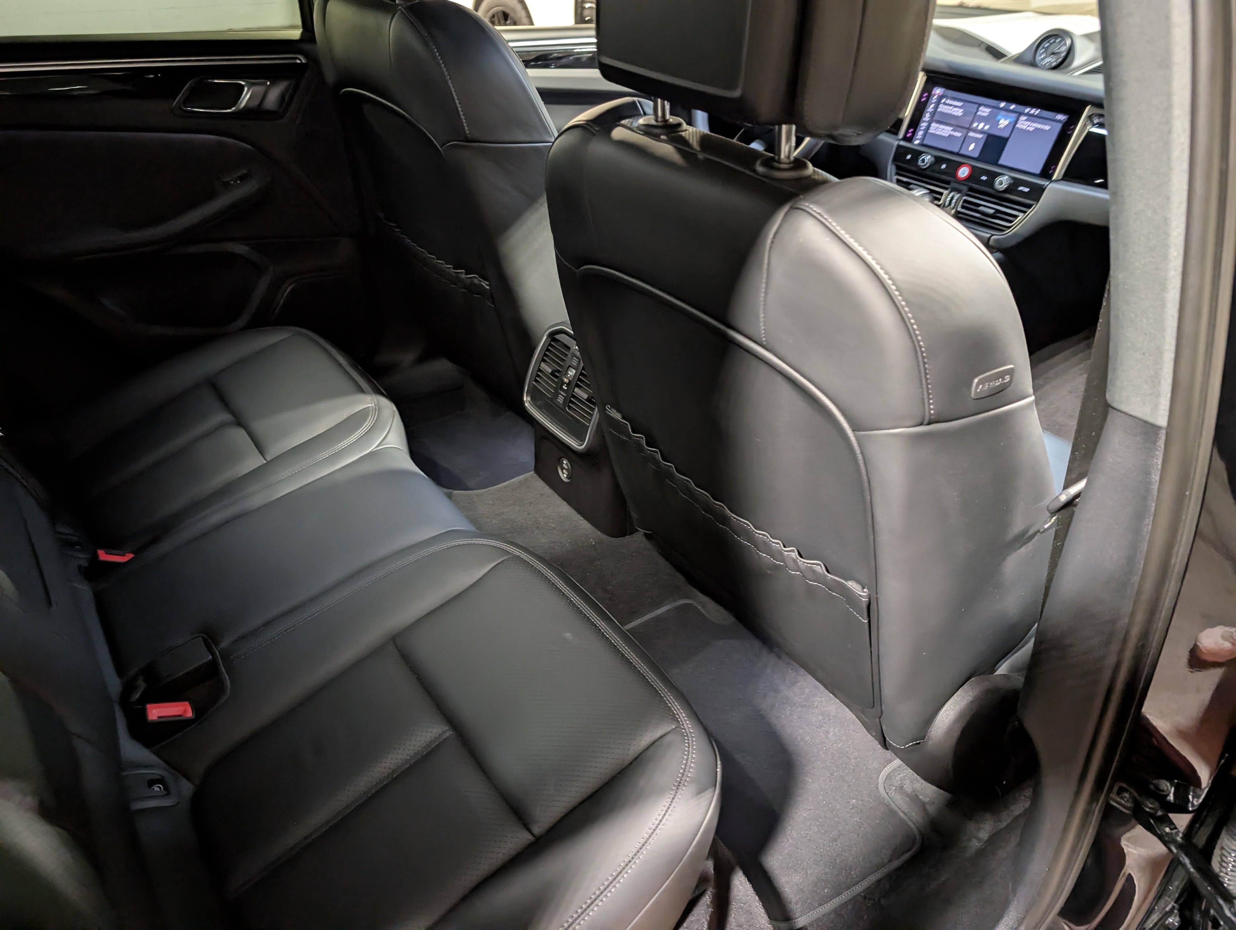 Used 2024 Porsche Macan image 23