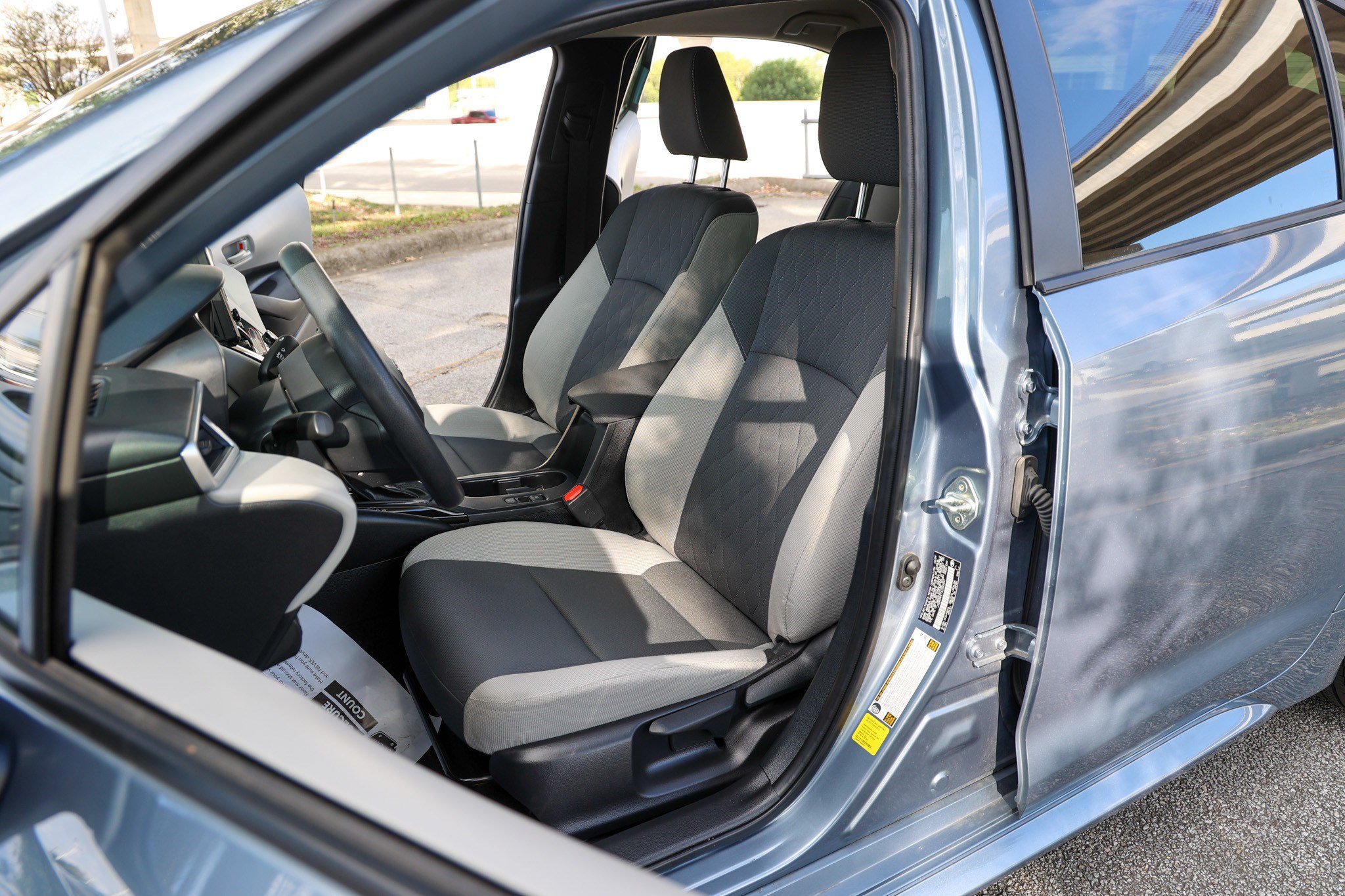 Certified 2025 Toyota Corolla LE FWD image 33