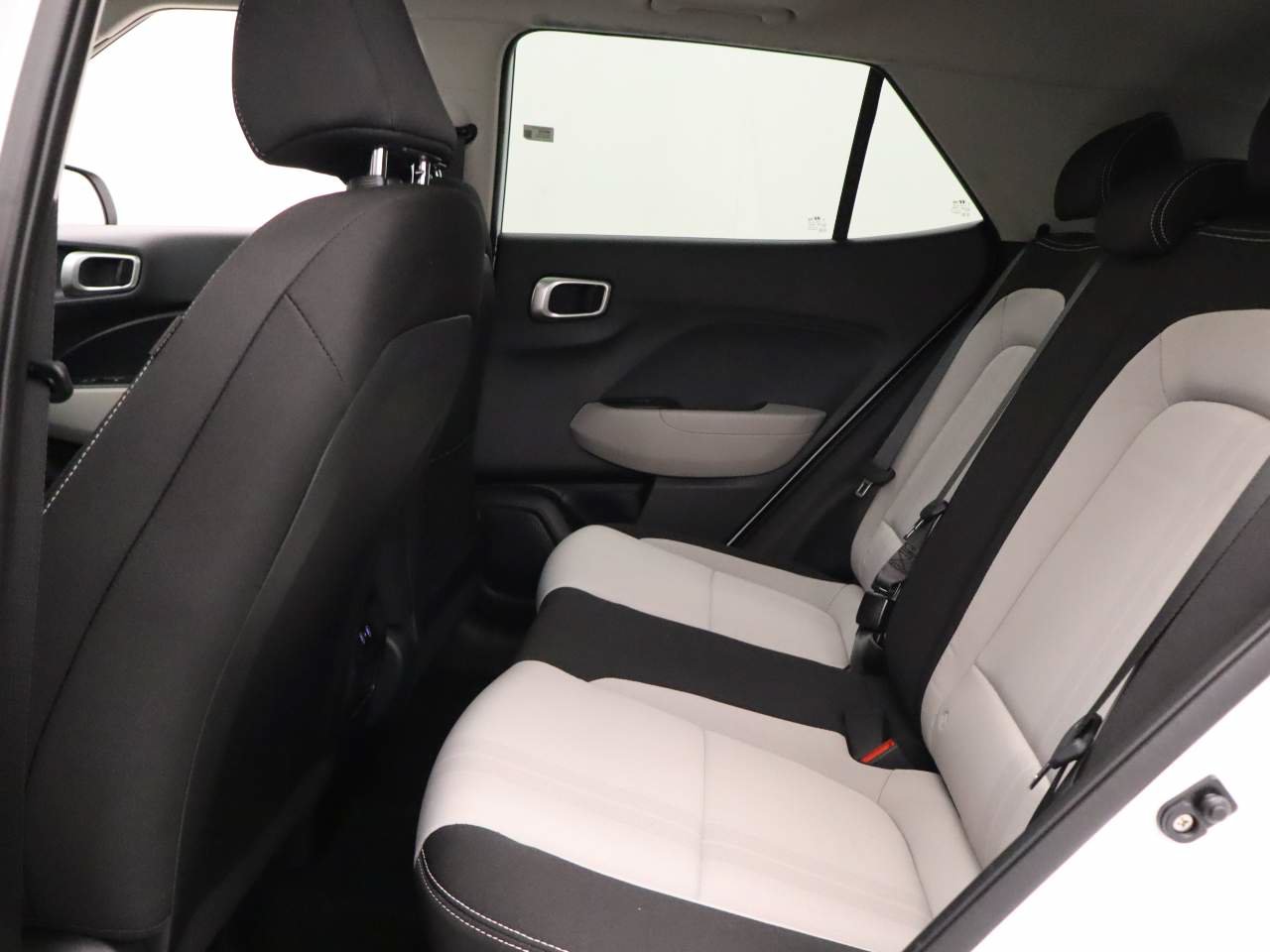 Used 2026 Hyundai Venue SEL FWD image 17