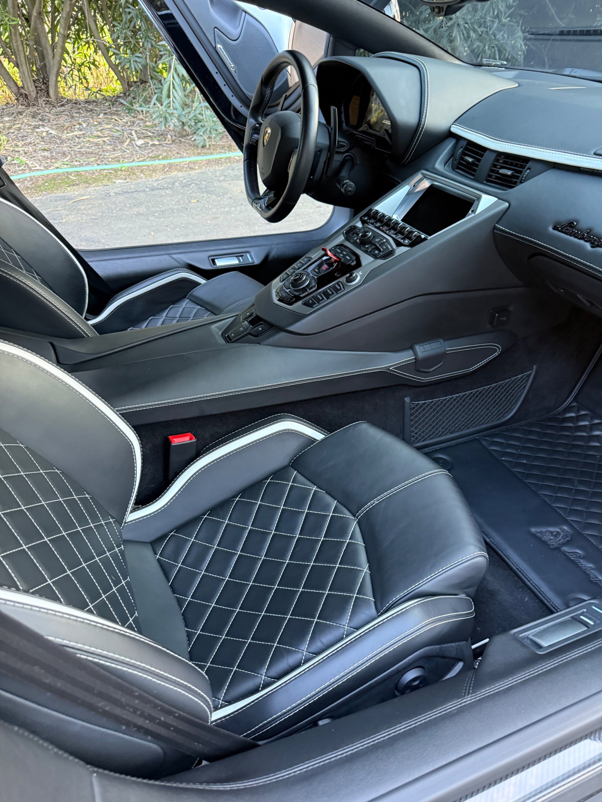 Used 2017 Lamborghini Aventador S image 20