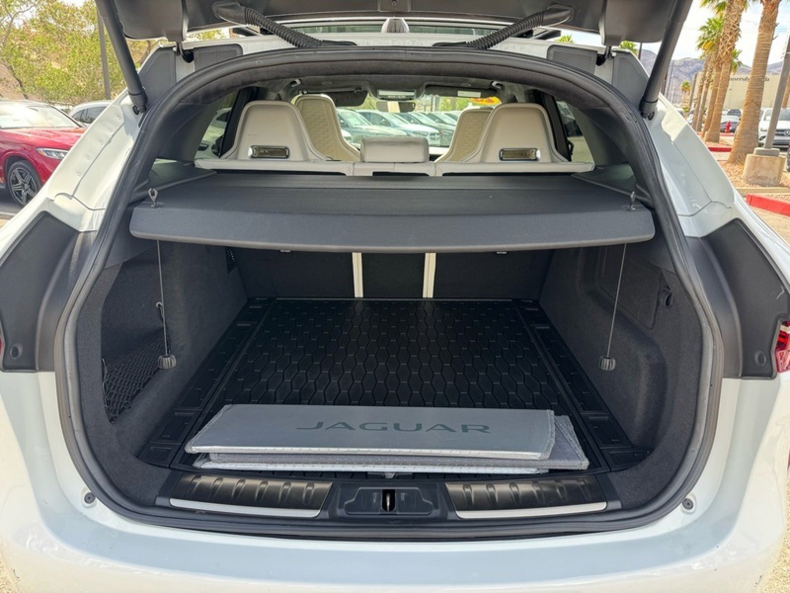 Used 2023 Jaguar F-PACE SVR image 20