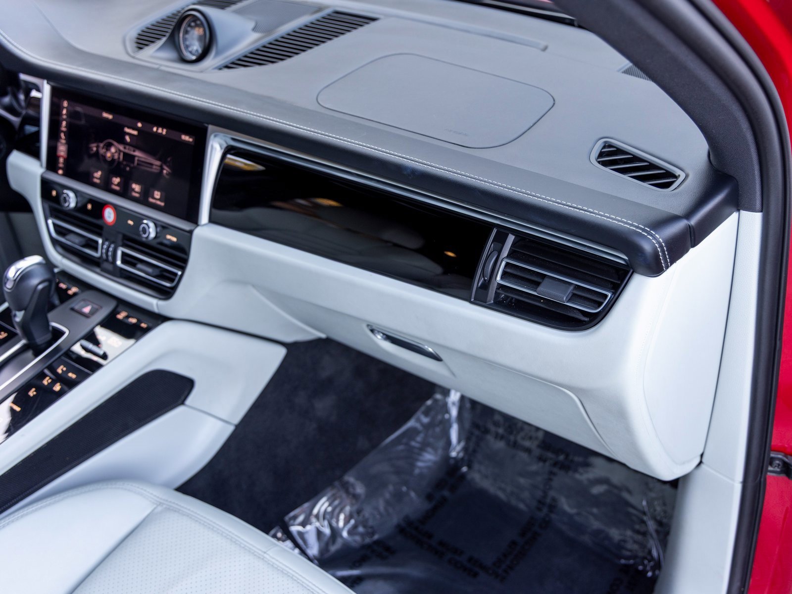 Certified 2024 Porsche Macan Turbo image 54