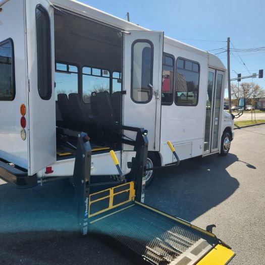 Used 2016 Ford E-350 and Econoline 350 Super Duty RWD image 2