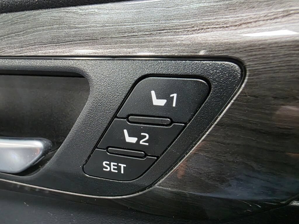 Used 2021 Toyota Highlander Limited AWD/4WD image 16
