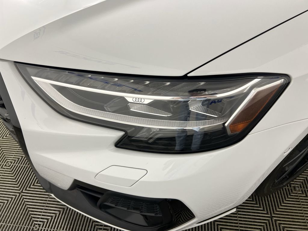 Used 2022 Audi S8 AWD/4WD image 35