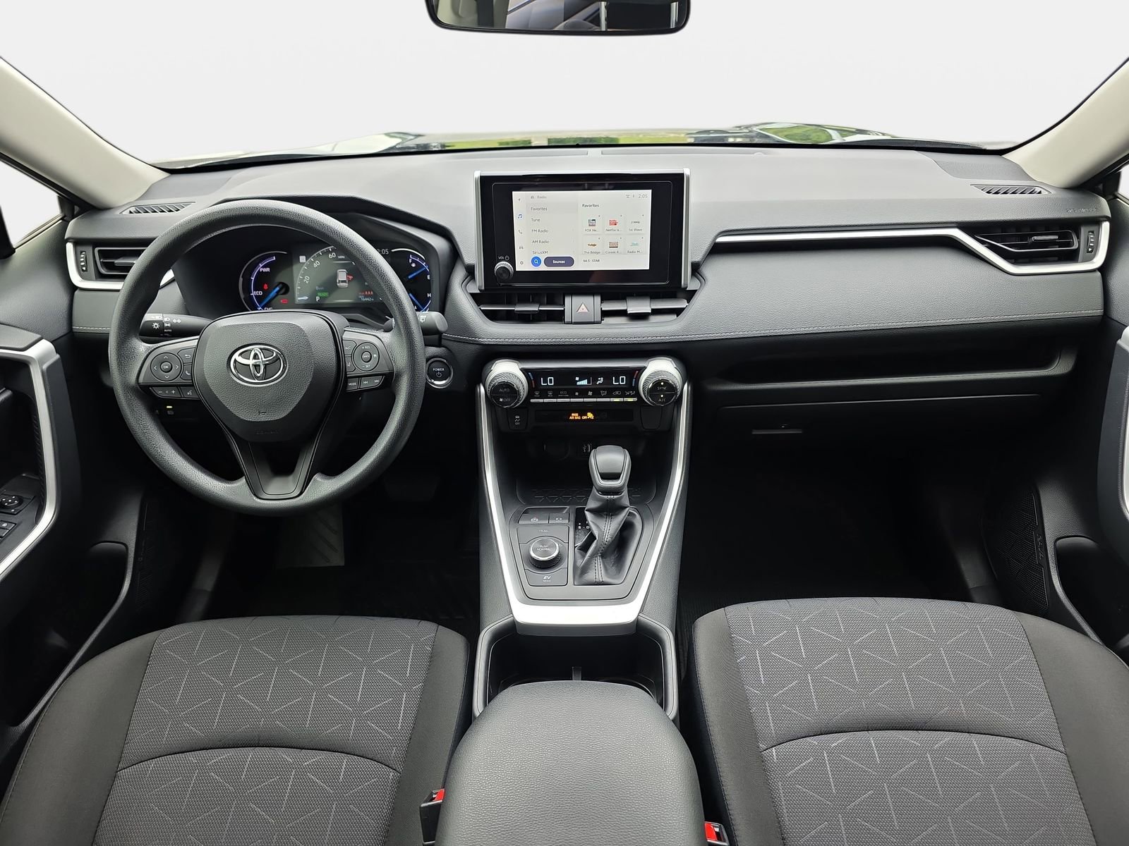 Used 2024 Toyota RAV4 XLE AWD/4WD image 9