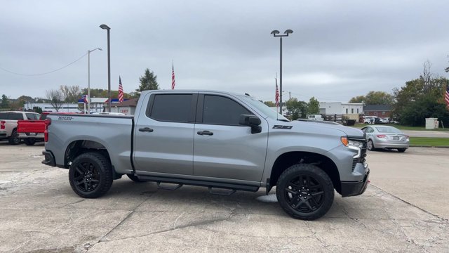 Used 2023 Chevrolet Silverado 1500 LT Trail Boss w/ LPO, Dark Essentials Package AWD/4WD image 2