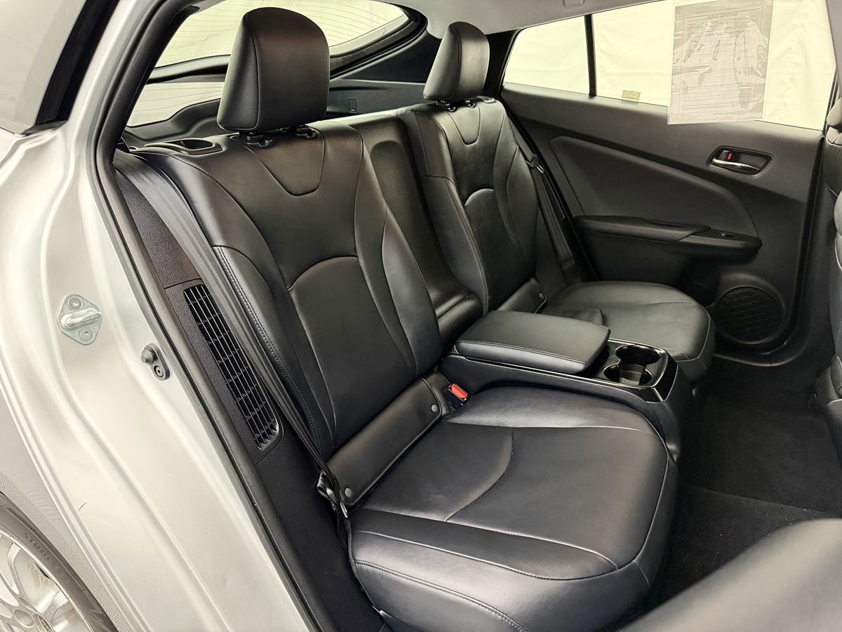 Used 2017 Toyota Prius Prime Advanced FWD image 30