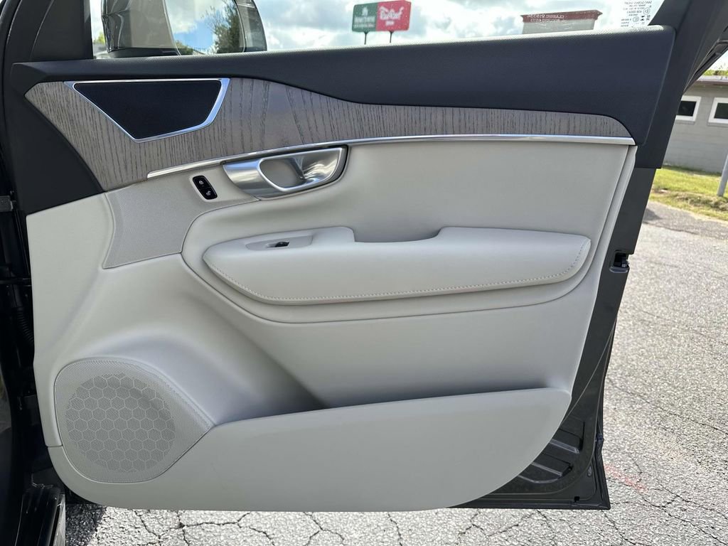 New 2024 Volvo XC90 T8 Plus image 13