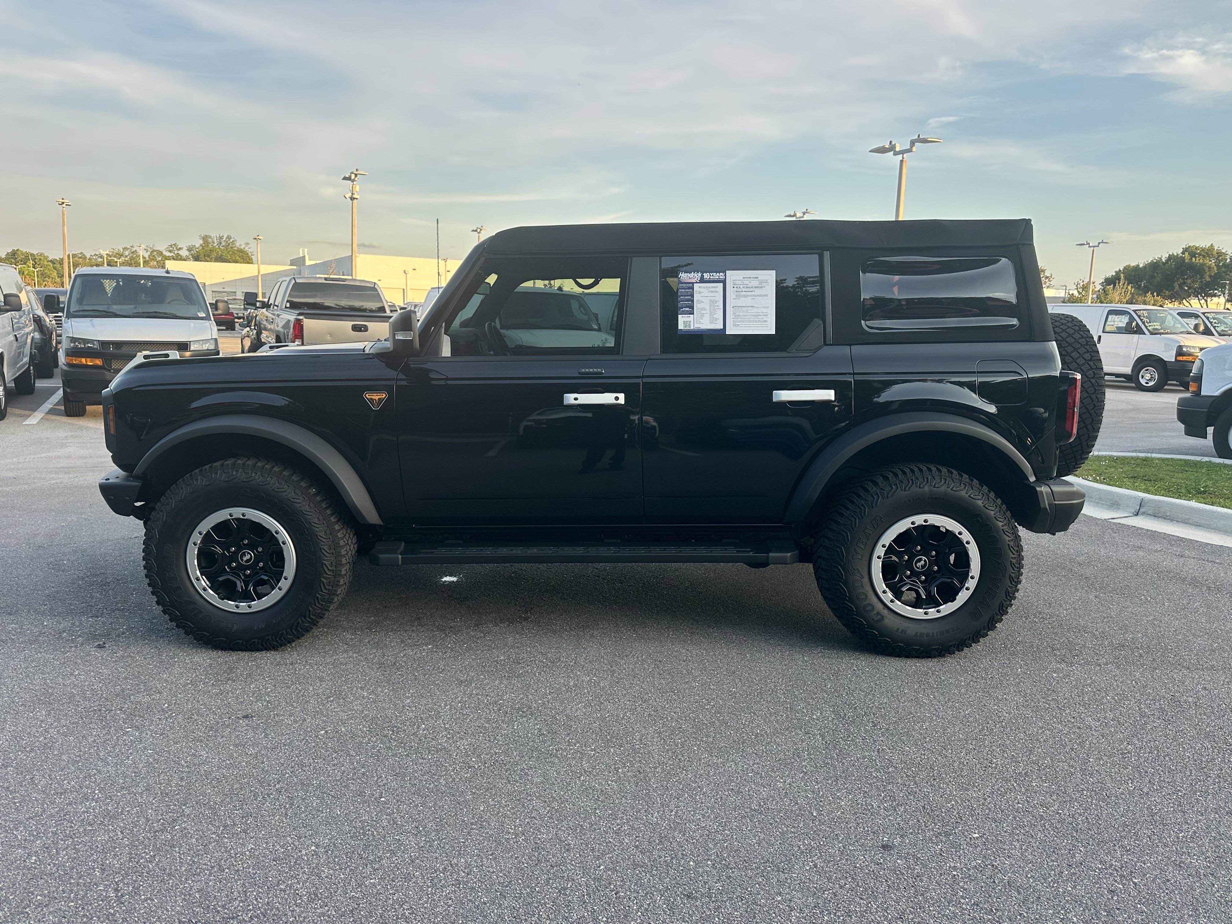 Used 2023 Ford Bronco Badlands image 7