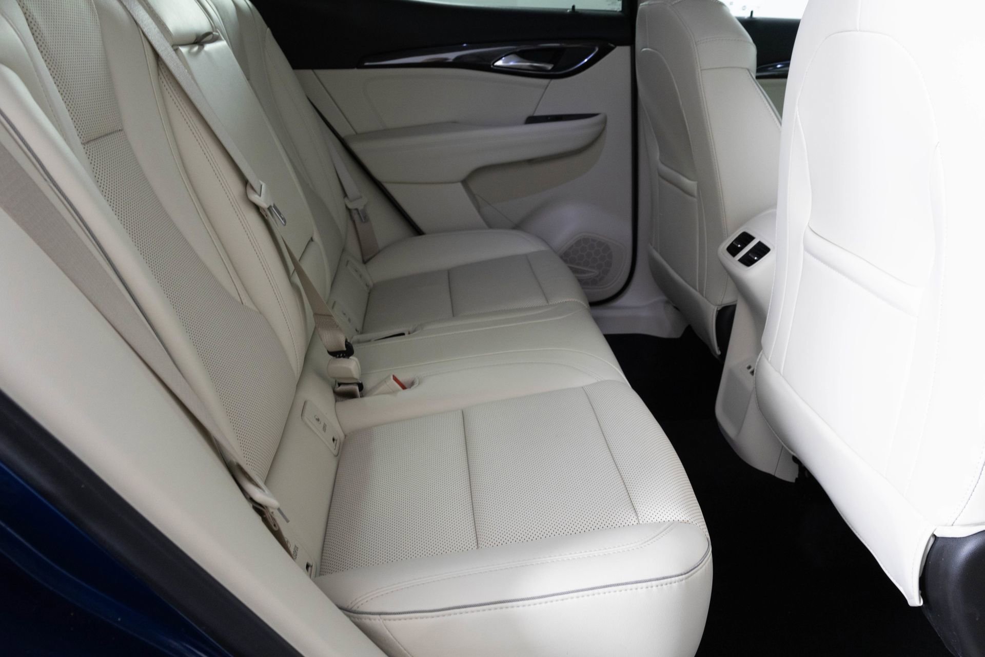 Used 2022 Buick Envision Essence w/ Safety Package image 36