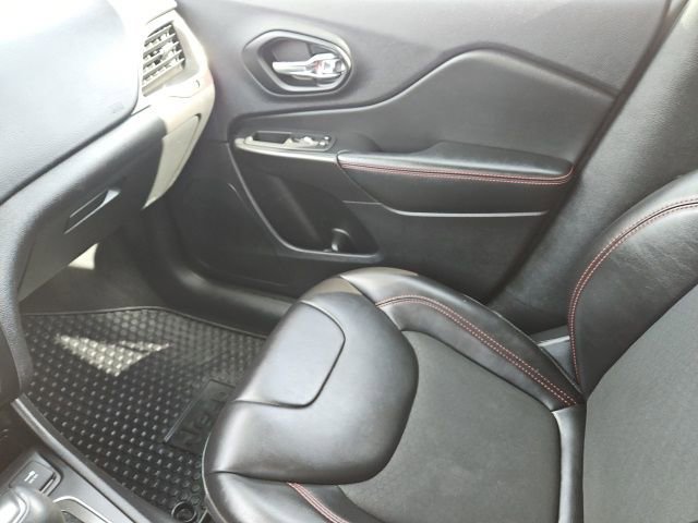 Used 2021 Jeep Cherokee Trailhawk w/ Comfort/Convenience Group image 21