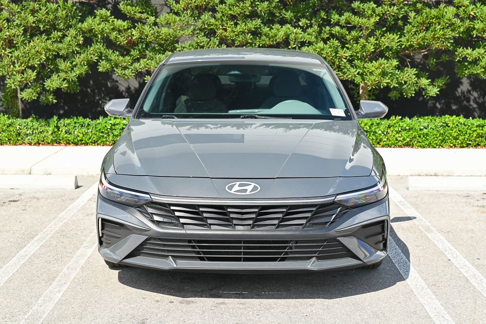 Used 2024 Hyundai Elantra Blue FWD image 2