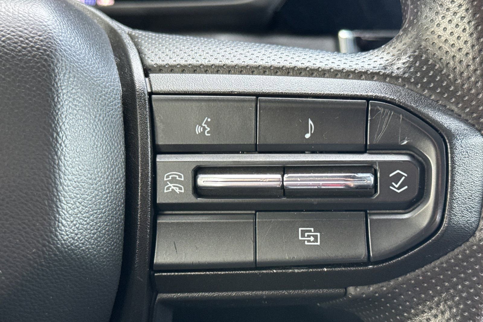 Used 2023 Chevrolet Colorado W/T image 25