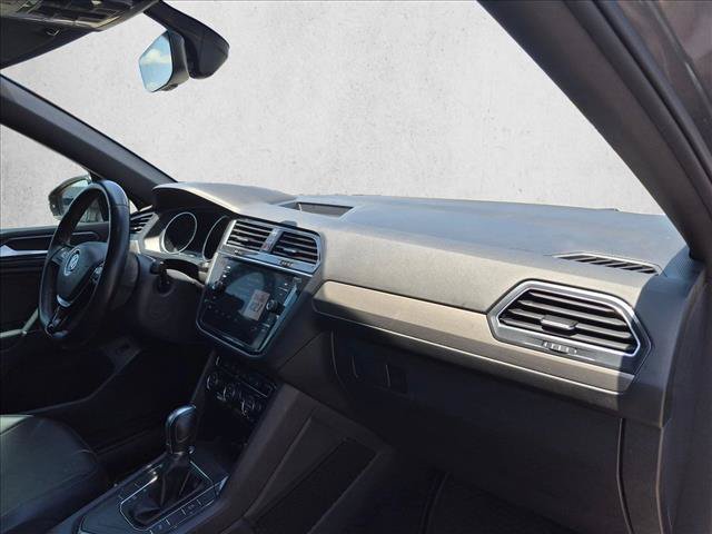 Used 2018 Volkswagen Tiguan SEL w/ R-Line Package FWD image 17
