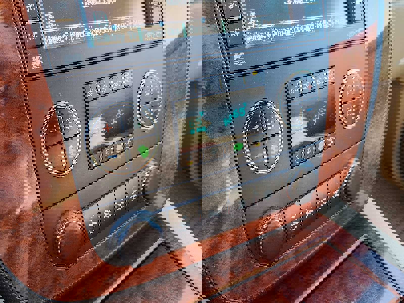 Used 2008 Chevrolet Avalanche LTZ w/ LTZ Preferred Equipment Group image 22