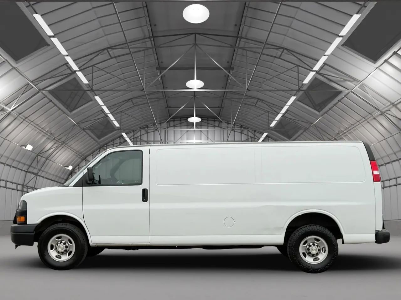 Used 2021 Chevrolet Express 2500 Extended image 4