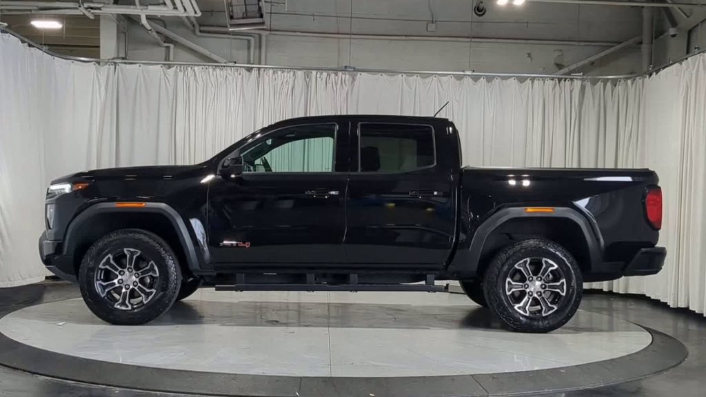 Used 2023 GMC Canyon AT4 w/ AT4 Premium Package AWD/4WD image 6