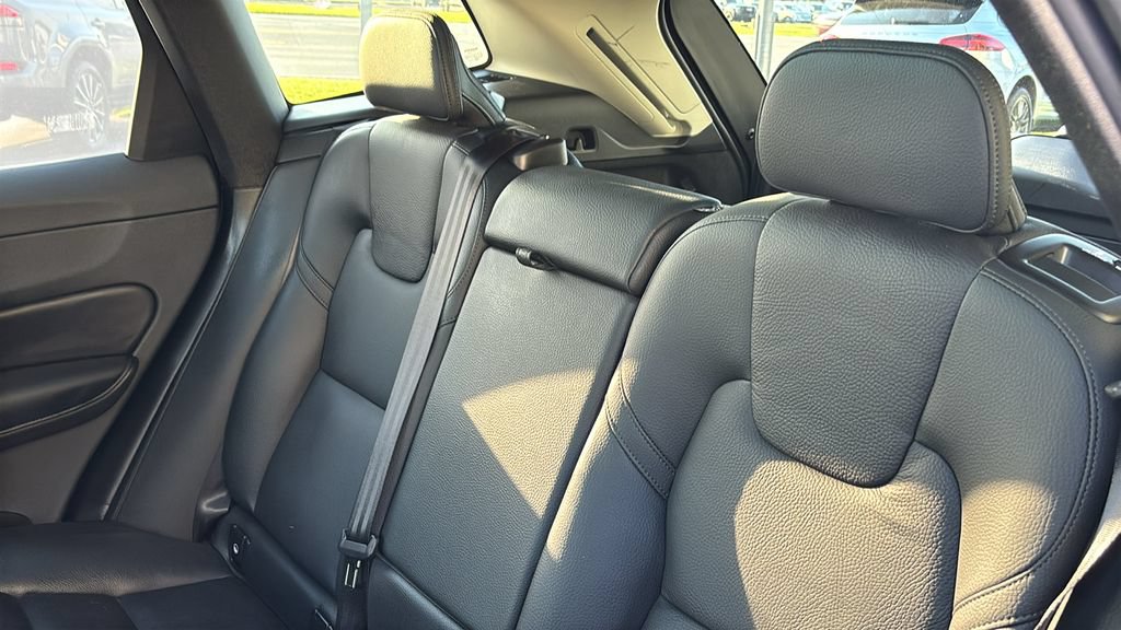 Certified 2025 Volvo XC60 B5 Plus AWD/4WD image 26