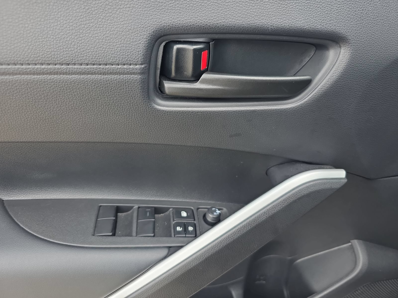 Used 2025 Toyota Corolla Cross AWD Hybrid image 25