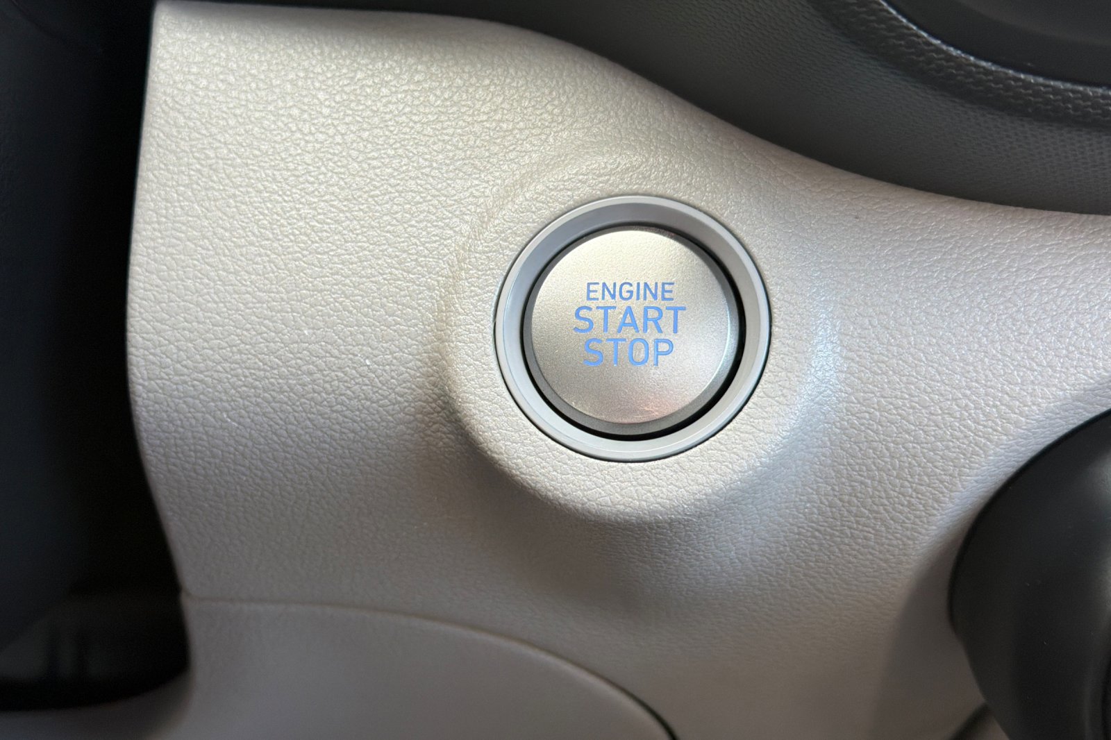 Used 2025 Hyundai Venue SEL image 21