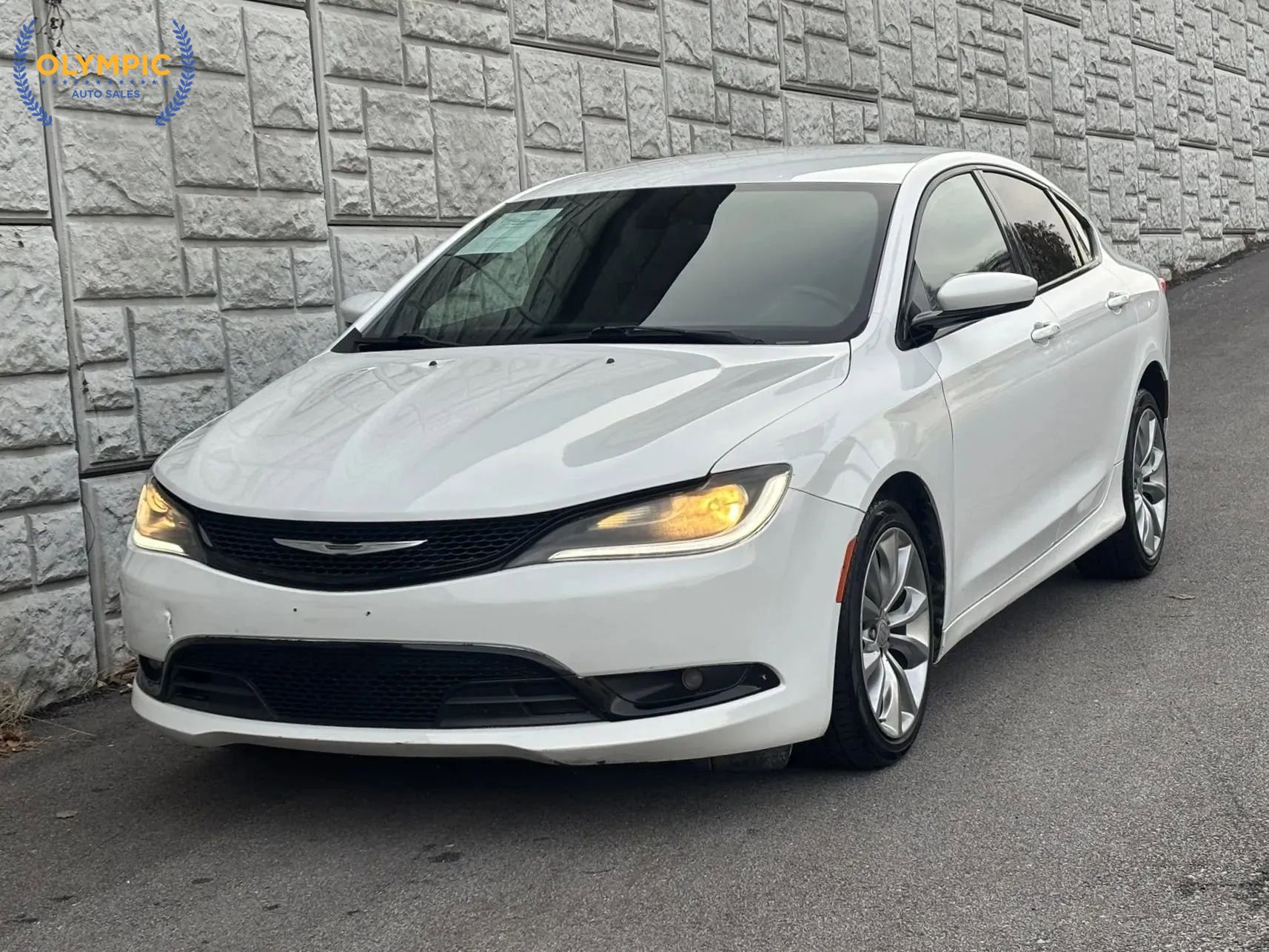 Used 2015 Chrysler 200 S FWD image 1