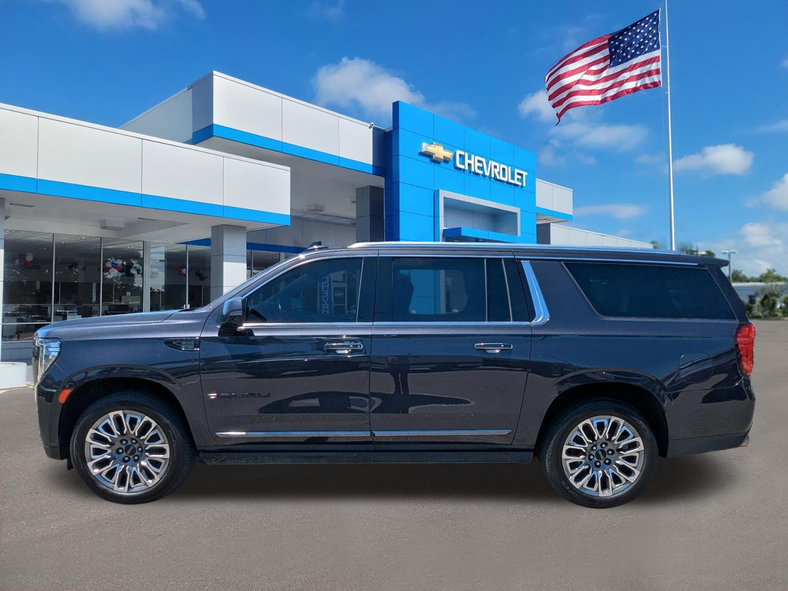 Used 2023 GMC Yukon XL Denali Ultimate image 7