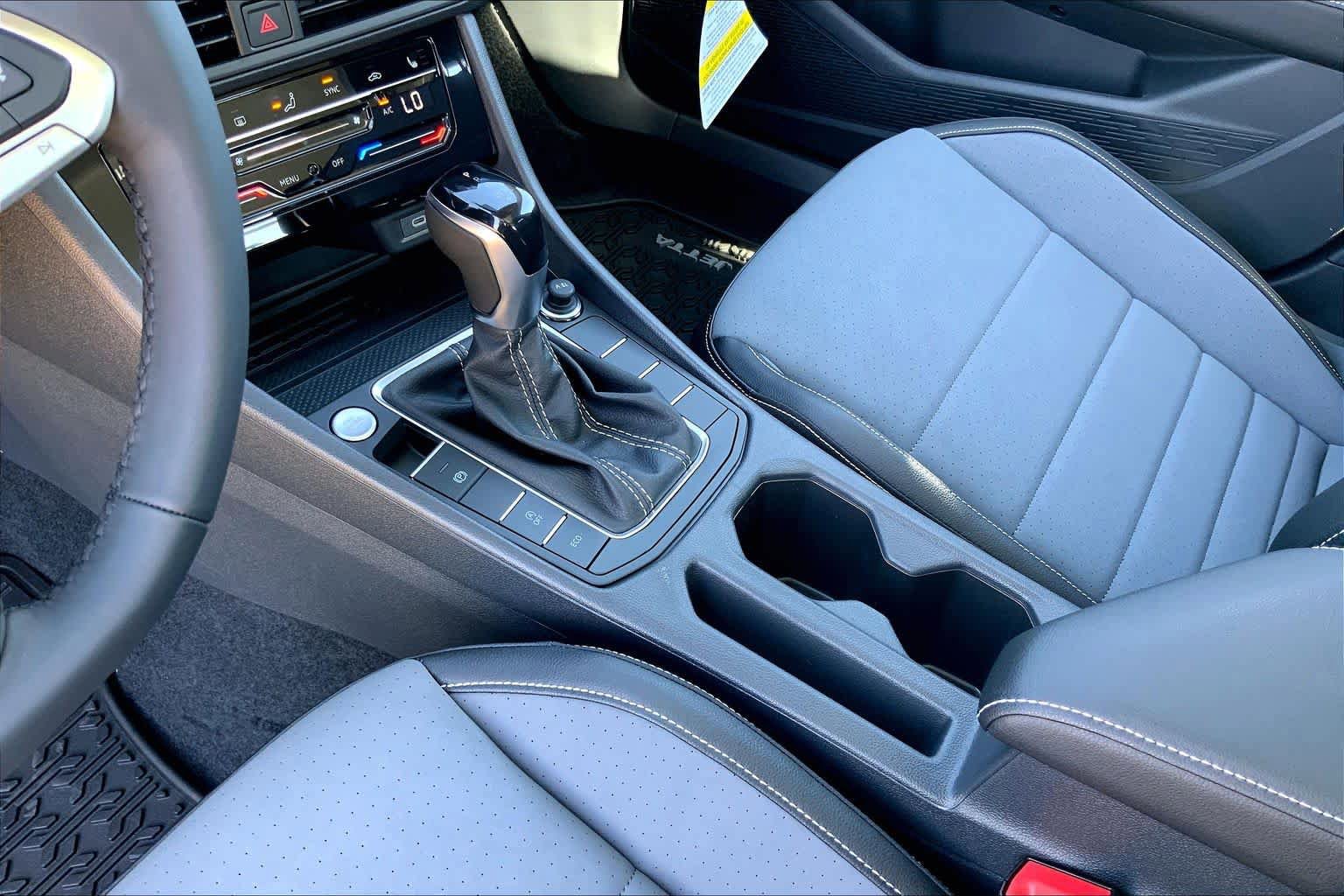 New 2026 Volkswagen Jetta SE FWD image 7