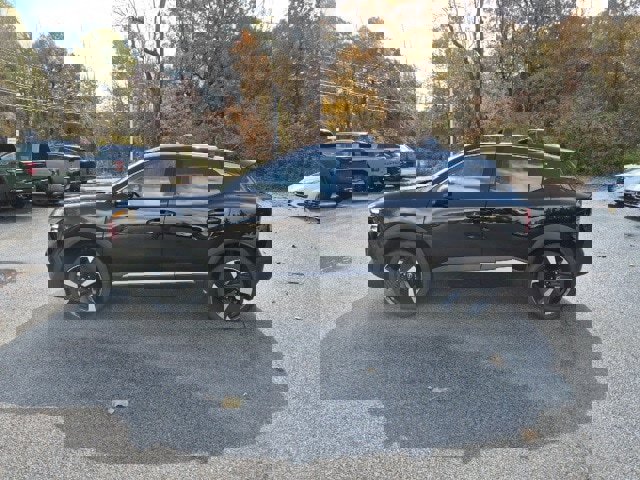 New 2026 Nissan Kicks SR w/ Cold Weather Package